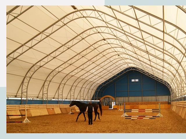 Строительство конных манежей в Сосновоборске